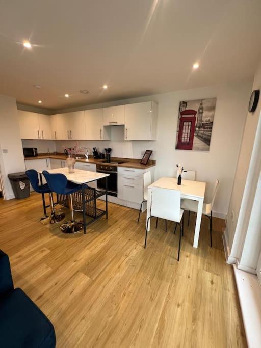 2 Bed Corner Apartment With Gym Manchester Exterior foto